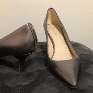 Coach New York 8.5 B Silver 2.5” Heel